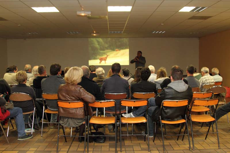 Wildlife photography conference in Paris animated by Amar Guillen.