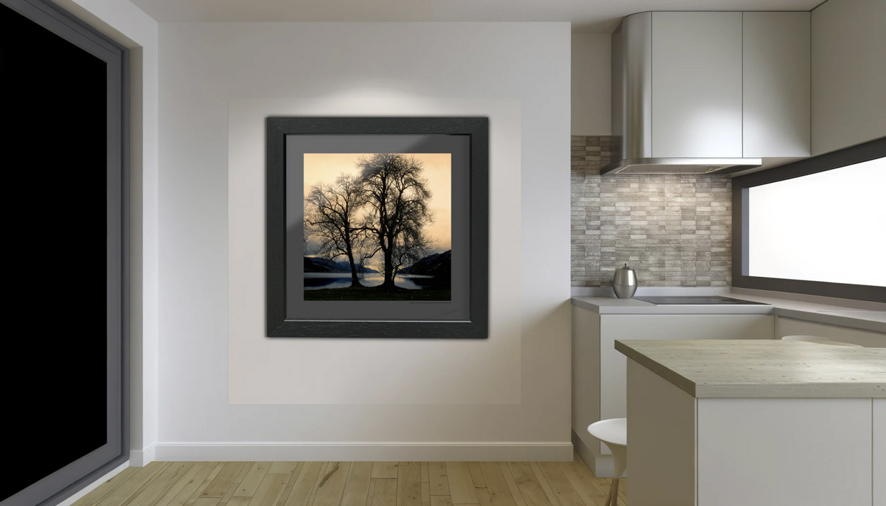 Tirage d'art d'un arbre avec la finition museum exposé dans une cuisine.