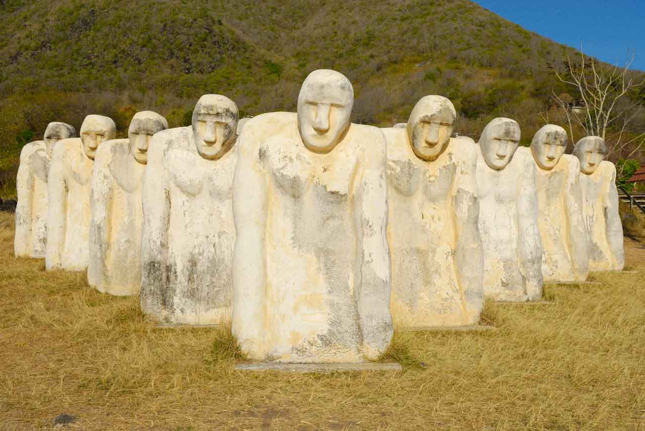 Les 15 statues de l'anse Caffard en Martinique.