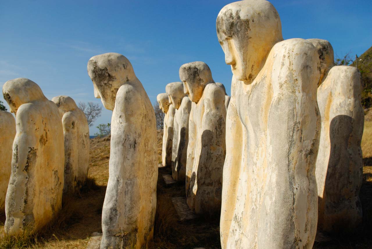 Les 15 statues de l'anse Caffard en Martinique.
