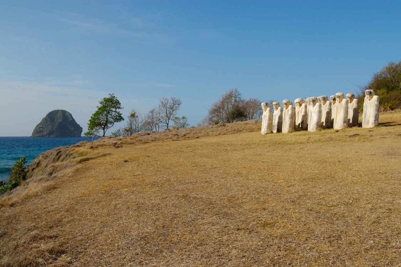 Les 15 statues de l'anse Caffard en Martinique.