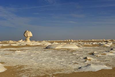 Le désert blanc en Egypte. Photographies par Amar Guillen.