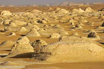 Le désert blanc en Egypte. Photographies par Amar Guillen.