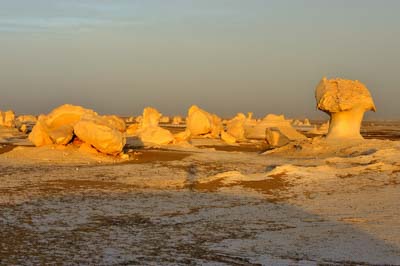 Le désert blanc en Egypte. Photographies par Amar Guillen.