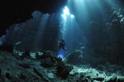 La grotte de Shaab Claudio en Mer Rouge. Photographies par Amar Guillen.