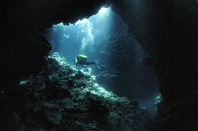 La grotte de Shaab Claudio en Mer Rouge. Photographies par Amar Guillen.