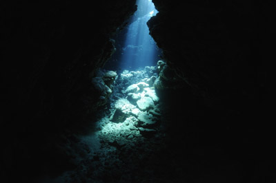 La grotte de Shaab Claudio en Mer Rouge. Photographies par Amar Guillen.