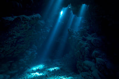 La grotte de Shaab Claudio en Mer Rouge. Photographies par Amar Guillen.