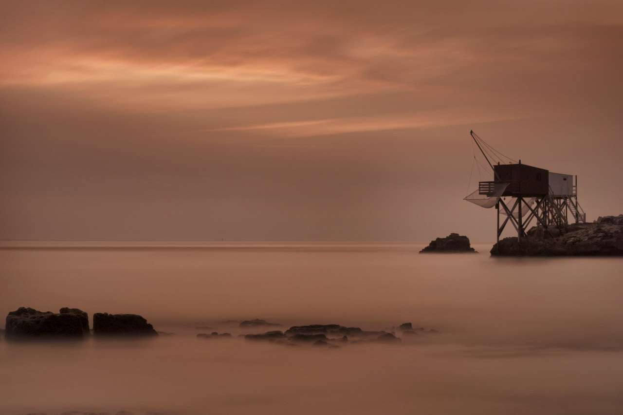 This landscape of Charente-Maritime has a real subject: the net hut. We have choosen an atmosphere with cottony tones.
