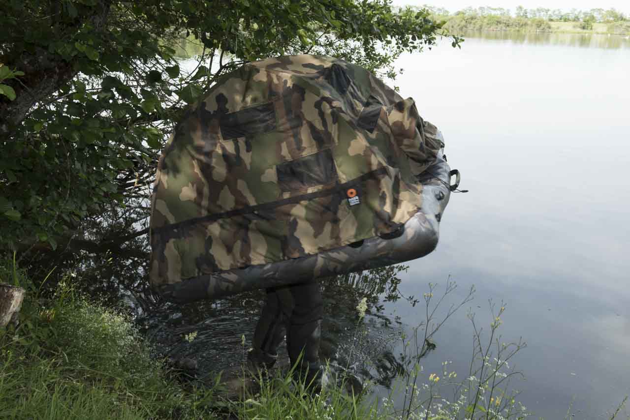 The entry into the water is easily done using two handles attached to the inflatable bladder.
