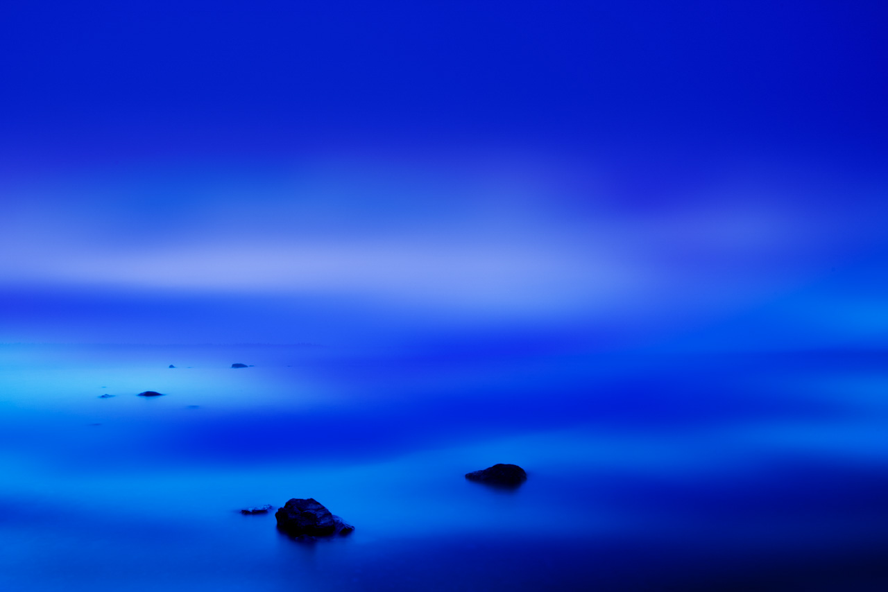 Sets of lights at the surface of Lake Yellowstone. Photograph by Amar Guillen, photographer artist.