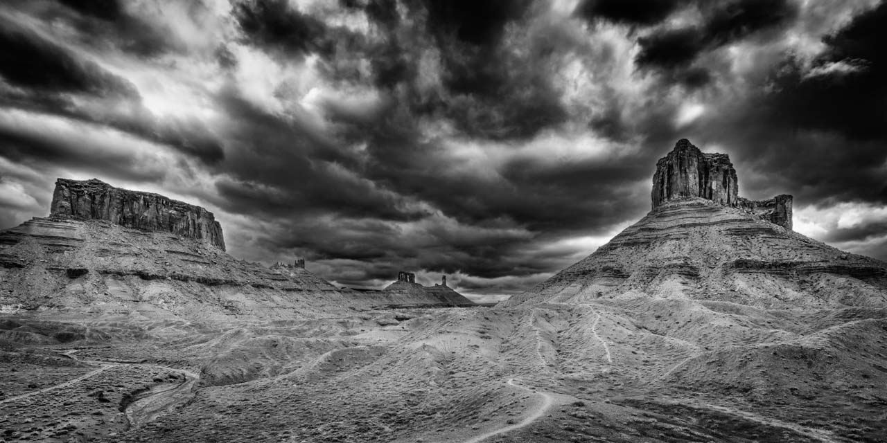 Paysage en noir et blanc de Castle Valley dans l'Utah non loin de Moab.