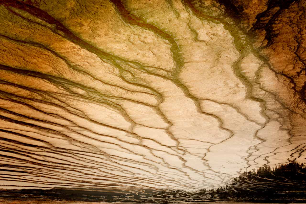 The diagonal lines direct the viewer's gaze to the right at the bottom of the photo.