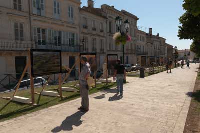 Exposition Reflets de Haute-Saintonge au Château de Jonzac. Exposition organisée par Isabelle et Amar Guillen.