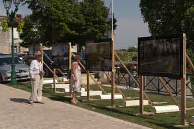 Exposition Reflets de Haute-Saintonge au Château de Jonzac. Exposition organisée par Isabelle et Amar Guillen.