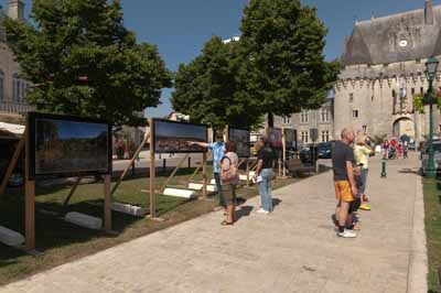 Exposition Reflets de Haute-Saintonge au Château de Jonzac. Exposition organisée par Isabelle et Amar Guillen.