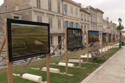 Exposition Reflets de Haute-Saintonge au Château de Jonzac. Exposition organisée par Isabelle et Amar Guillen.