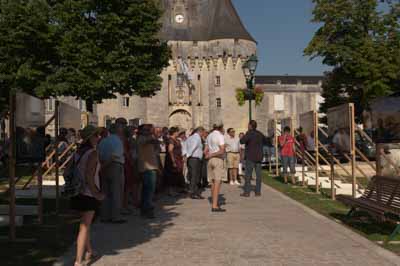 Exposition Reflets de Haute-Saintonge au Château de Jonzac. Exposition organisée par Isabelle et Amar Guillen.