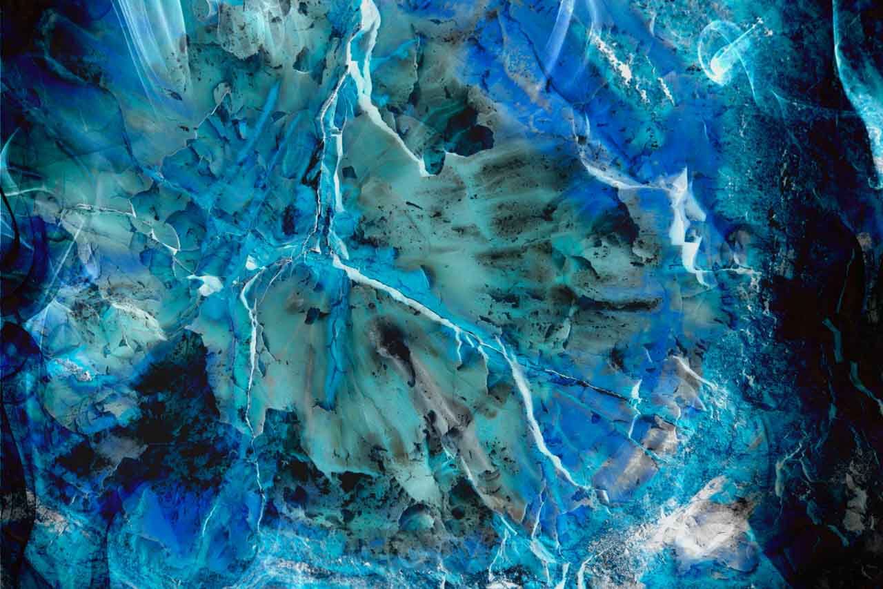 Photo abstraite d'une roche pétrifée. Elle évoque l'énergie du temps.