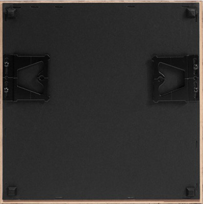 Le système d'accroche d'une finition contemporaine : caisse américaine + Plexiglas + dibond.