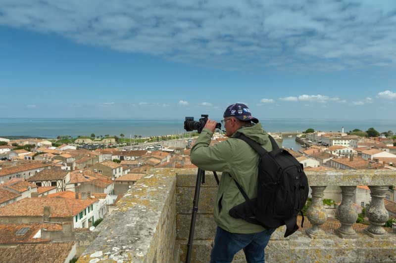 André pendant le stage photo paysage en train de photographier l'île de Ré