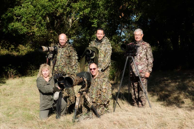 Les participants au voyage de photo animalière consacré au brame du cerf : Raphaël, Sylvie, Grégory, Pascal et Guy