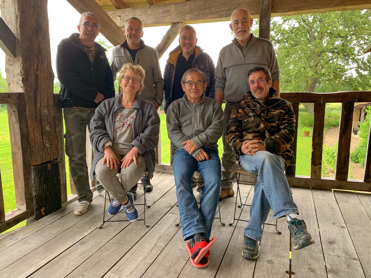 Les participants au stage de photo animalière en affûts flottants du 8 juin 2019 en Dombes. Assis : Yolande, Gérard et Philippe. Debout : Didier, Patrick, Gilles et Jacky.