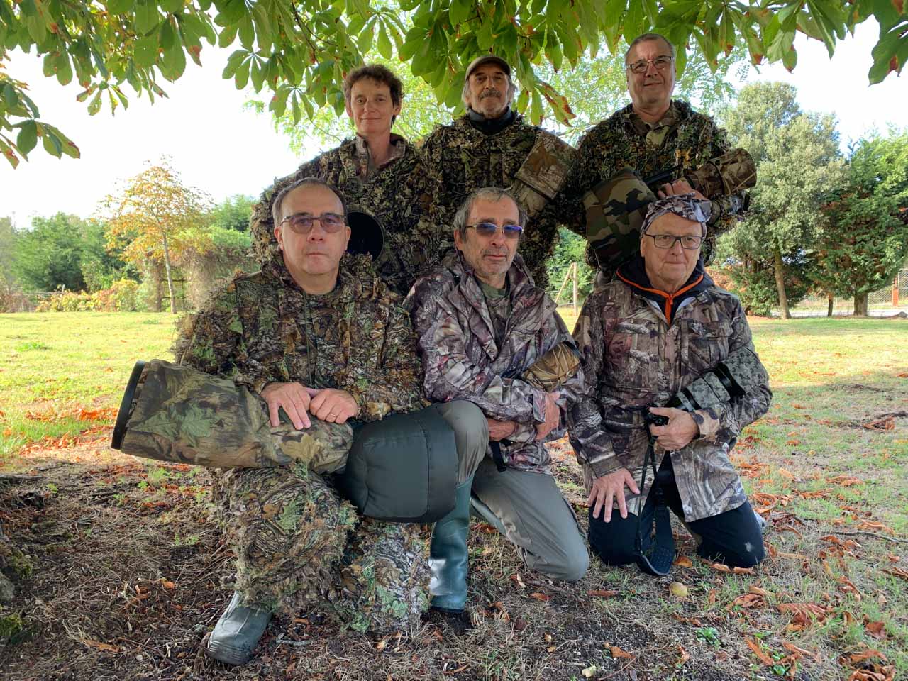 Les participants au stage de photo animalière brame du cerf du 20 septembre 2019 en Charente-Maritime. A genoux : Pascal, Didier et Jean-Claudeet Jacek. Debout : Patricia, James et Jean-Jacques.