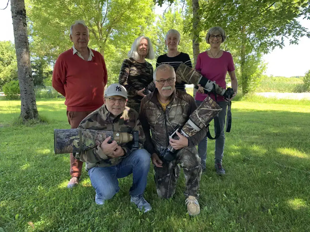 Les participants au stage de photo animalière en affûts flottants du 24 mai 2025 en Dombes.