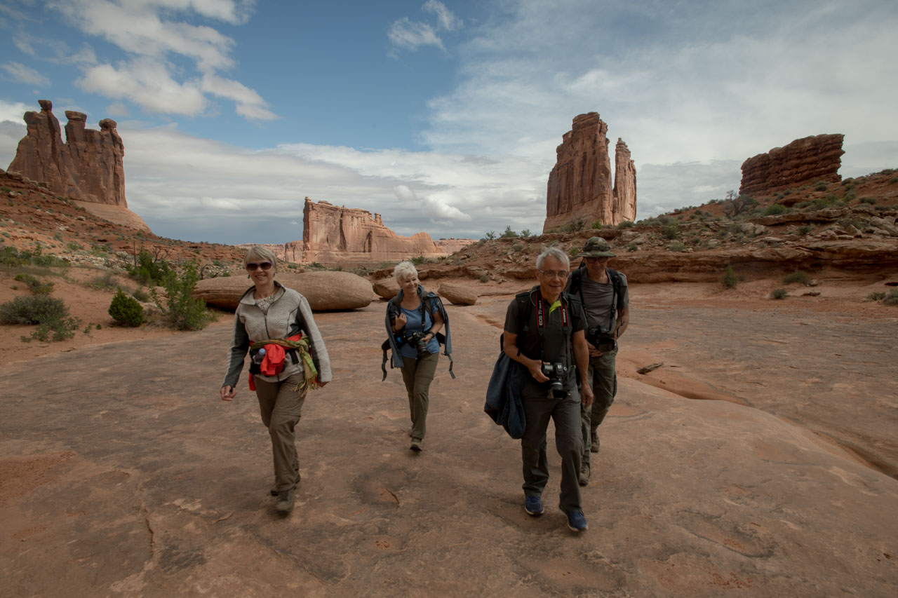 Un groupe de photographes pendant un stage dans l'Utah à Arches.