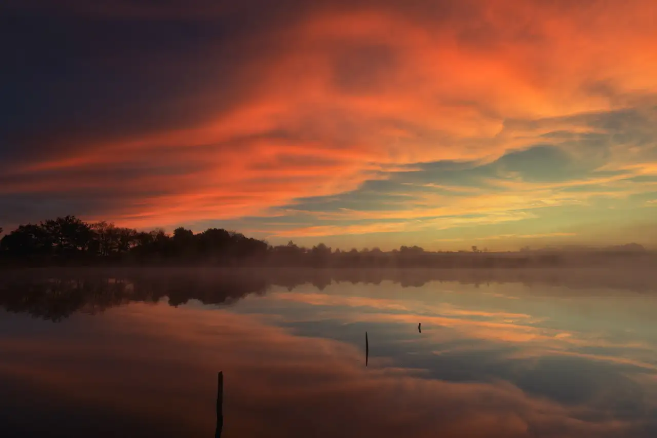 Paysage de la Haute-Saintonge en Charente-Maritime, France, en couleur.