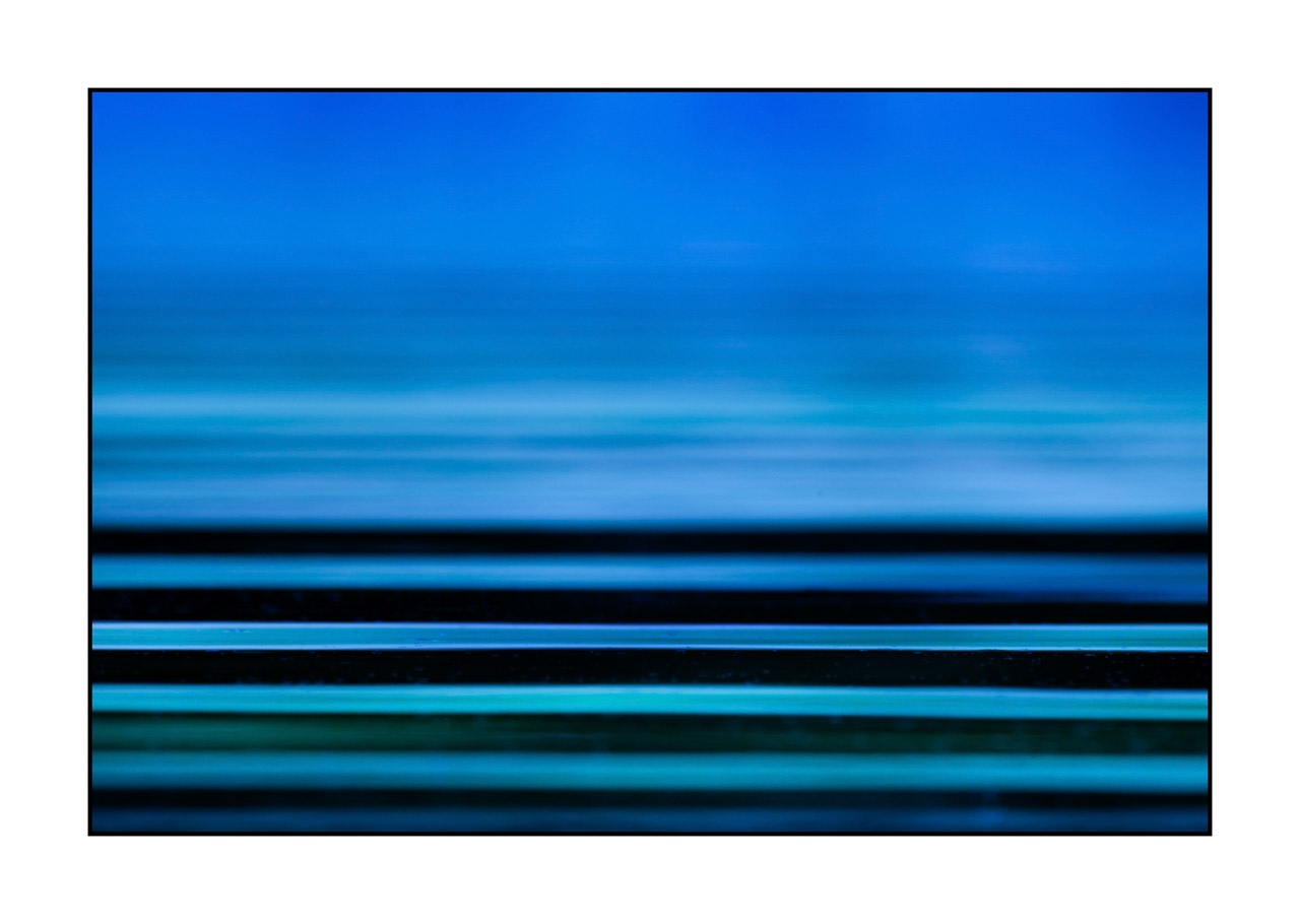lumieres-et-couleurs/022-univers-paralleles-en-couleurs/fr/01-vaguelettes-sur-l-eau-univers-paralleles-en-couleur-180609DOMMIN0423C