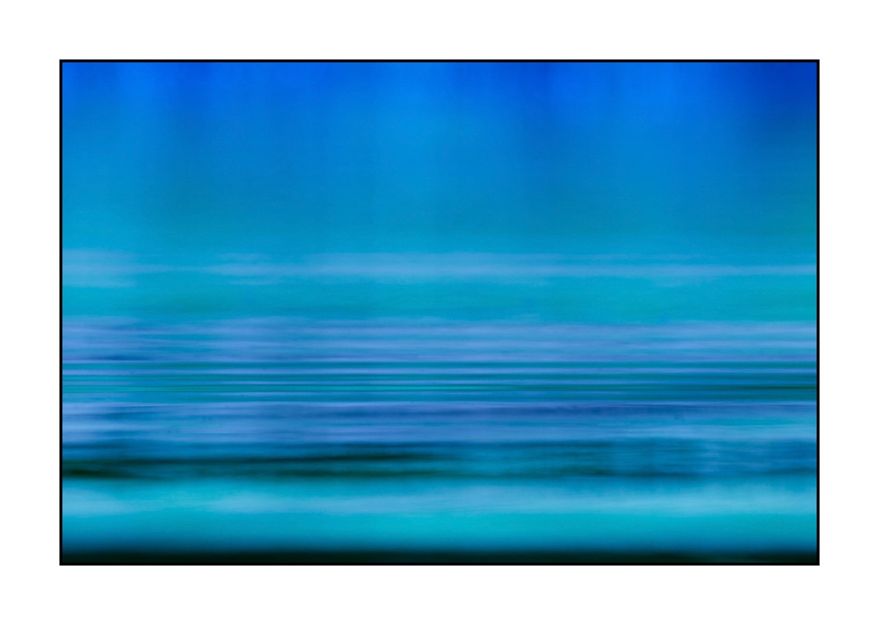 lumieres-et-couleurs/022-univers-paralleles-en-couleurs/fr/02-vaguelettes-sur-l-eau-univers-paralleles-en-couleur-180609DOMMIN0439C