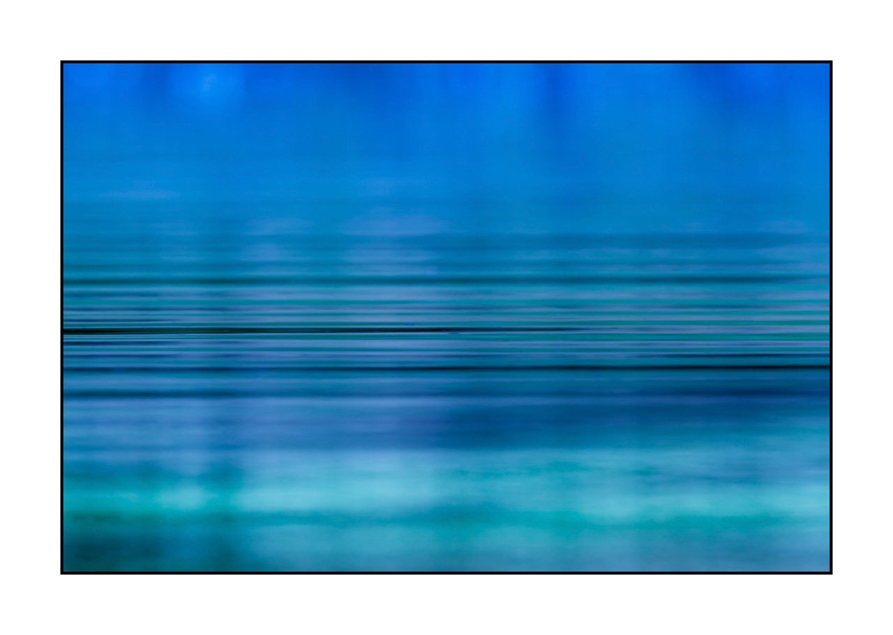 lumieres-et-couleurs/022-univers-paralleles-en-couleurs/fr/05-vaguelettes-sur-l-eau-univers-paralleles-en-couleur-180609DOMMIN0453C