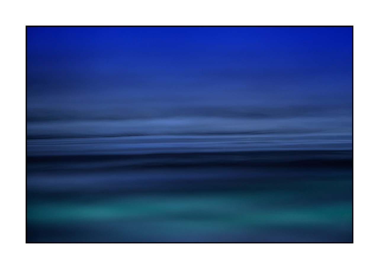 lumieres-et-couleurs/022-univers-paralleles-en-couleurs/fr/10-vaguelettes-sur-l-eau-univers-paralleles-en-couleur-180609DOMMIN0607C