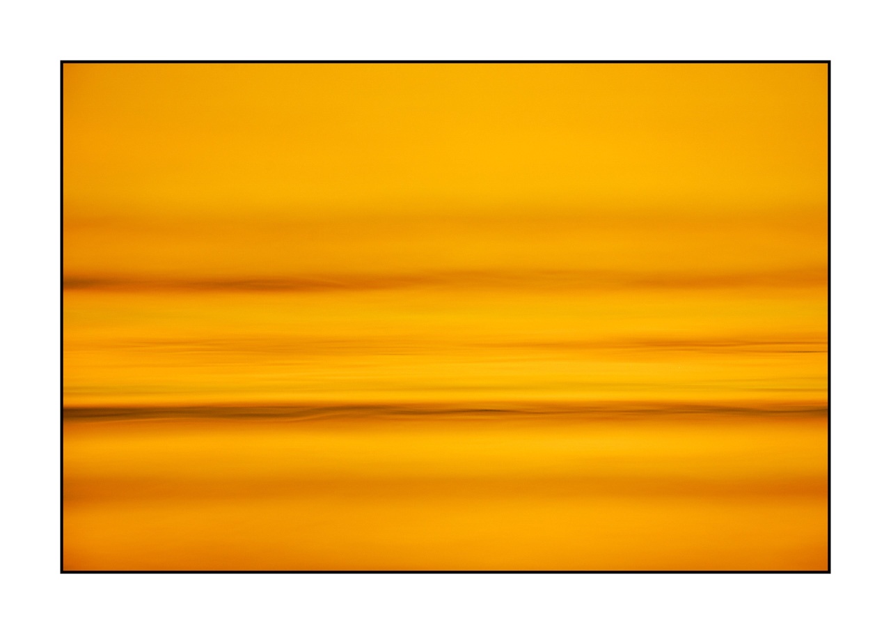 lumieres-et-couleurs/022-univers-paralleles-en-couleurs/fr/12-vaguelettes-sur-l-eau-univers-paralleles-en-couleur-180609DOMMIN0622C