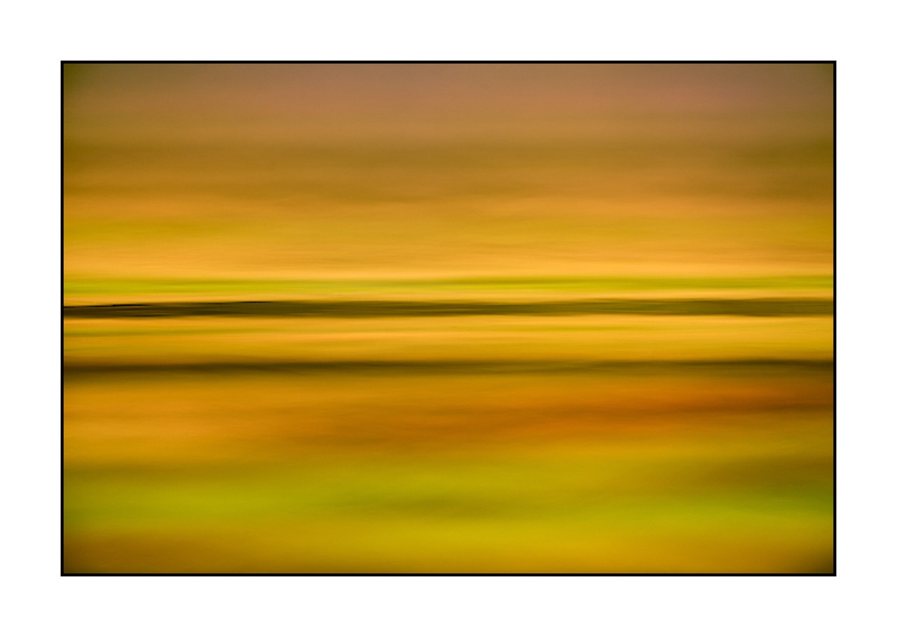 lumieres-et-couleurs/022-univers-paralleles-en-couleurs/fr/16-vaguelettes-sur-l-eau-univers-paralleles-en-couleur-180609DOMMIN0623C