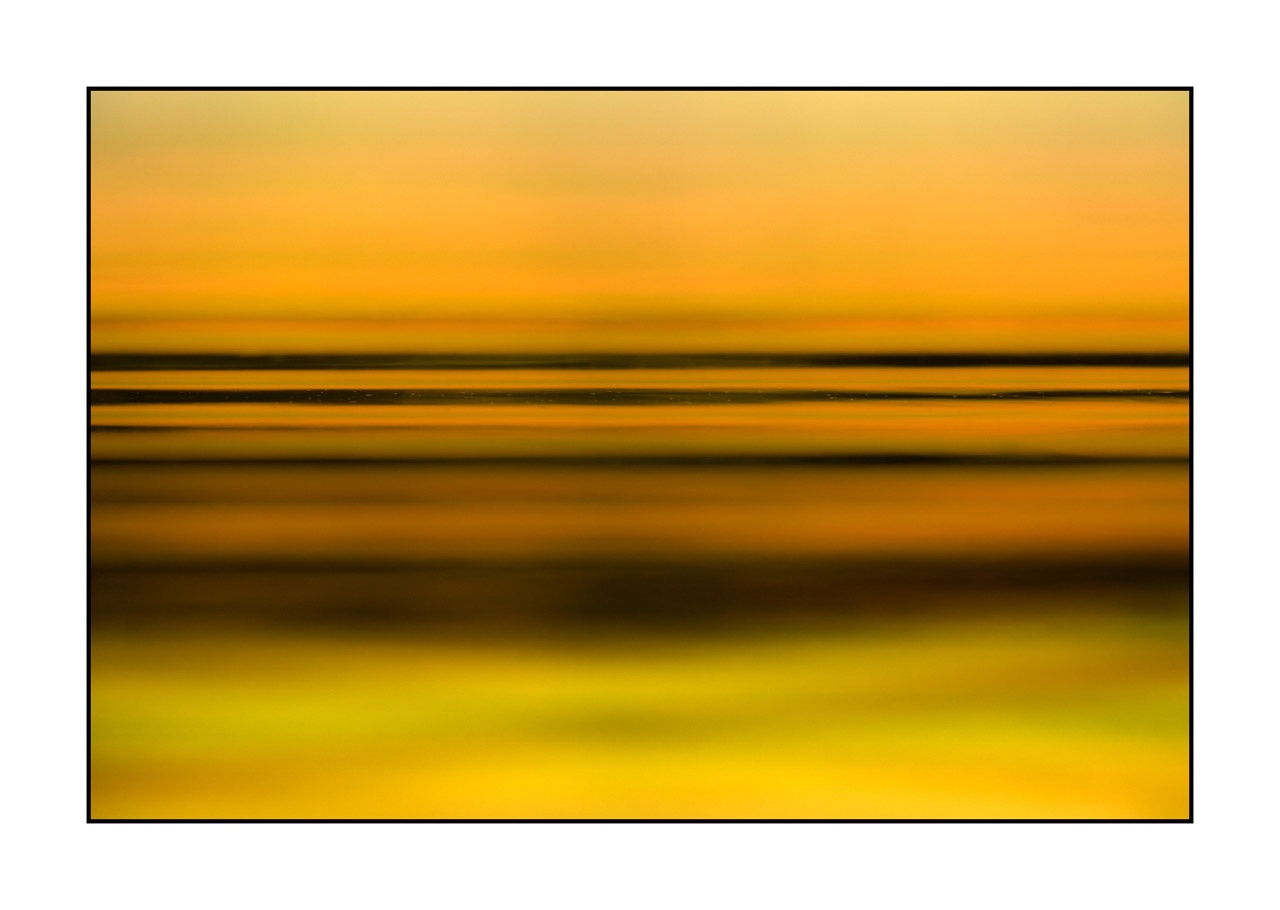 lumieres-et-couleurs/022-univers-paralleles-en-couleurs/fr/17-vaguelettes-sur-l-eau-univers-paralleles-en-couleur-180609DOMMIN0466C