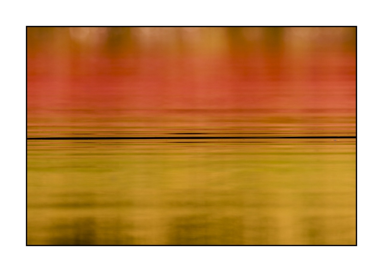 lumieres-et-couleurs/022-univers-paralleles-en-couleurs/fr/18-vaguelettes-sur-l-eau-univers-paralleles-en-couleur-180609DOMMIN0455C