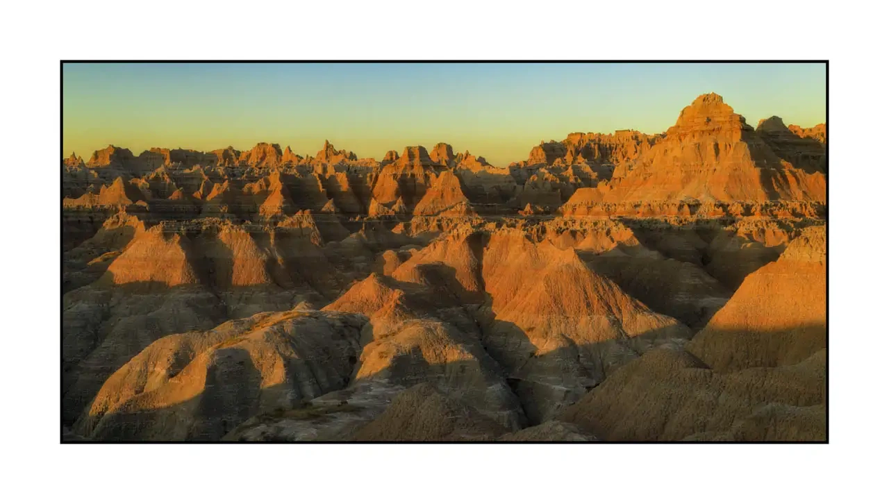 lumieres-et-couleurs/063-hymnes-silencieux-terre-badlands/fr/15-paysage-badlands-dakota-2236-21C