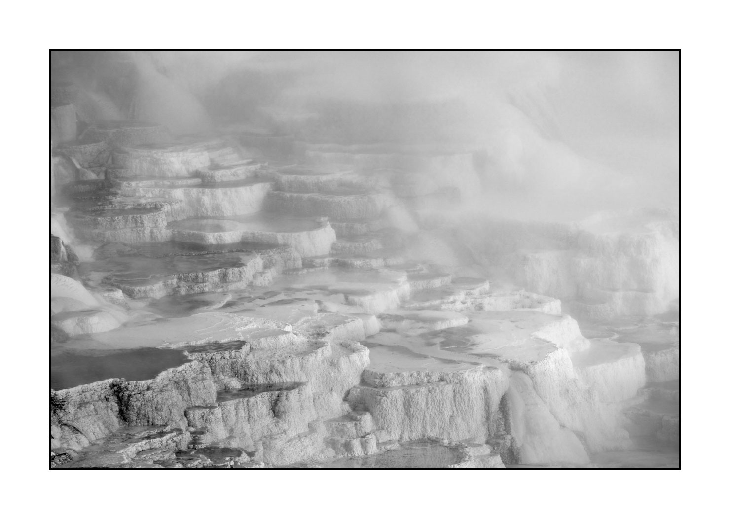 nuances-de-noirs-et-de-blancs/041-merveilles-naturelles-yellowstone-en-hiver/en/18-snowy-landscape-yellowstone-black-and-white-190127YELLAN0351B