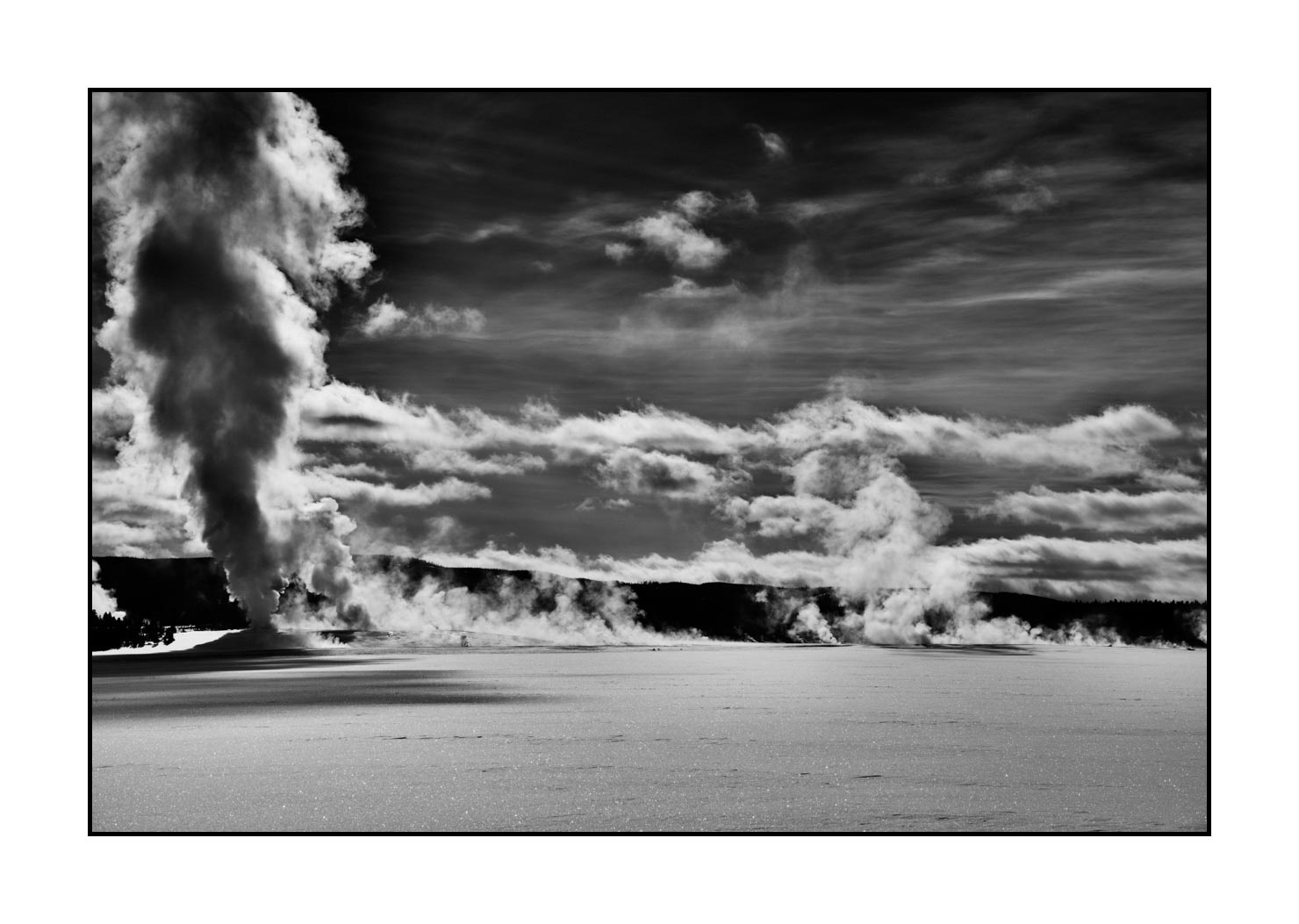 nuances-de-noirs-et-de-blancs/041-merveilles-naturelles-yellowstone-en-hiver/en/40-snowy-landscape-yellowstone-black-and-white-220104YELLAN0133B