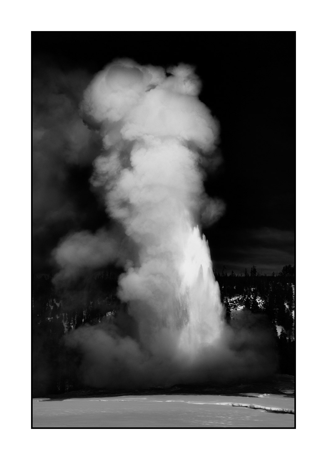 nuances-de-noirs-et-de-blancs/041-merveilles-naturelles-yellowstone-en-hiver/en/42-snowy-landscape-yellowstone-black-and-white-220104YELLAN0142B