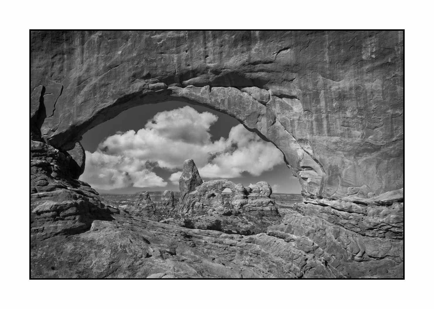 nuances-de-noirs-et-de-blancs/058-merveilles-naturelles-de-arches/fr/05-parc-national-des-arches-noir-et-blanc-190506UTAARC0033B