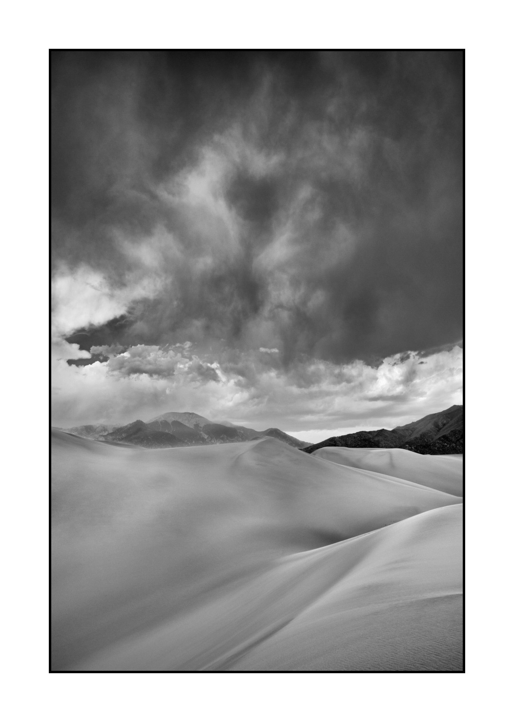 nuances-de-noirs-et-de-blancs/059-merveilles-naturelles-de-great-sand-dunes/en/04-great-sand-dune-black-and-white-200816GRSDUN0151B