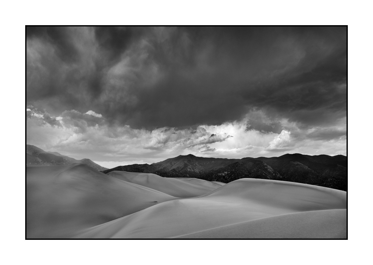 nuances-de-noirs-et-de-blancs/059-merveilles-naturelles-de-great-sand-dunes/en/15-great-sand-dune-black-and-white-200816GRSDUN0153B
