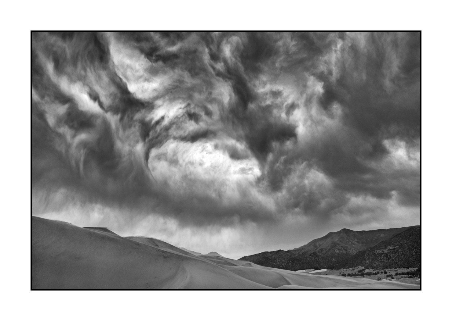 nuances-de-noirs-et-de-blancs/059-merveilles-naturelles-de-great-sand-dunes/fr/12-great-sand-dune-noir-et-blanc-200816GRSDUN0087B