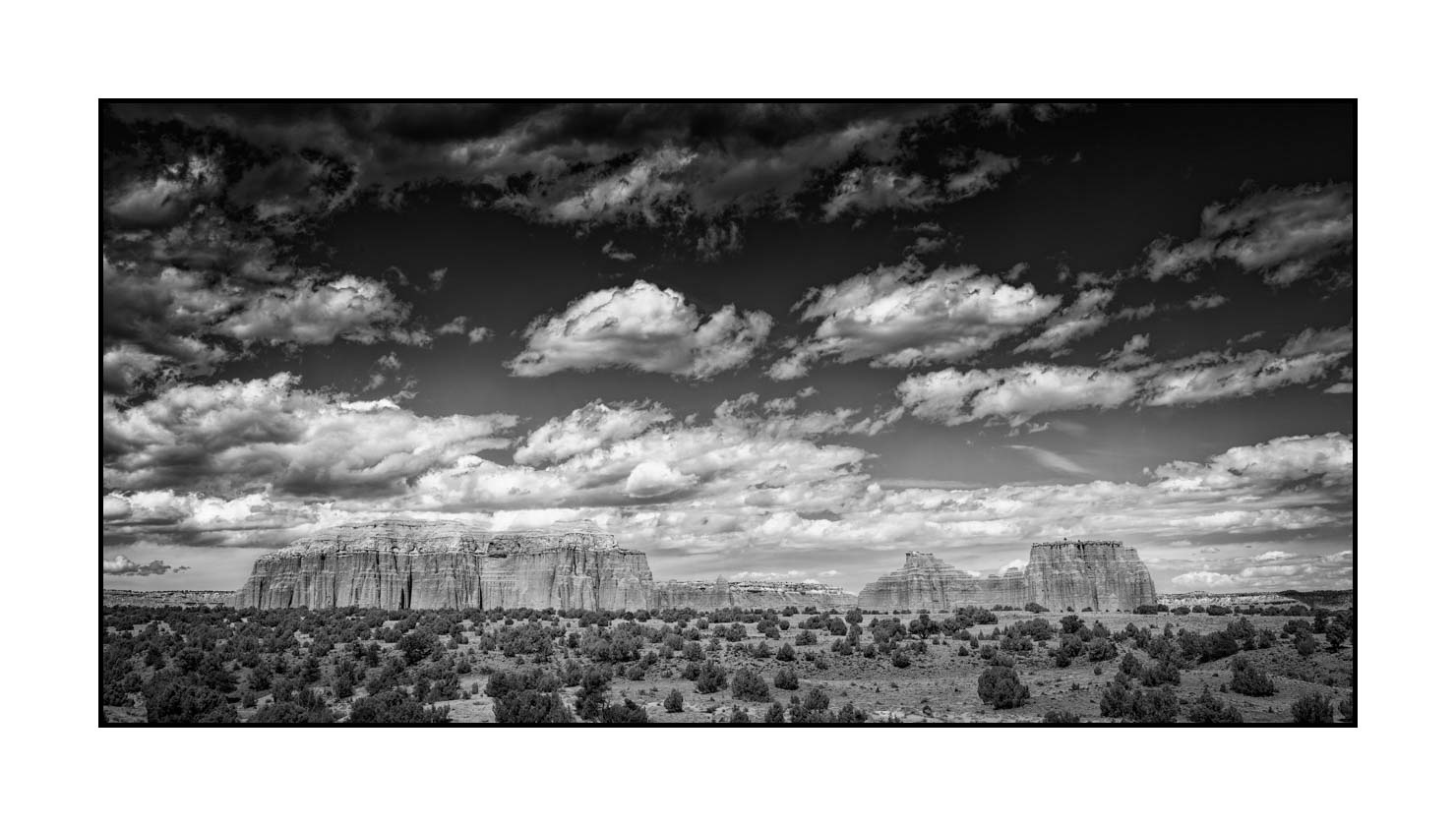 nuances-de-noirs-et-de-blancs/065-merveilles-de-cathedral-valley/en/04-landscape-cathedral-valley-black-and-white-180825CATVAL0101B