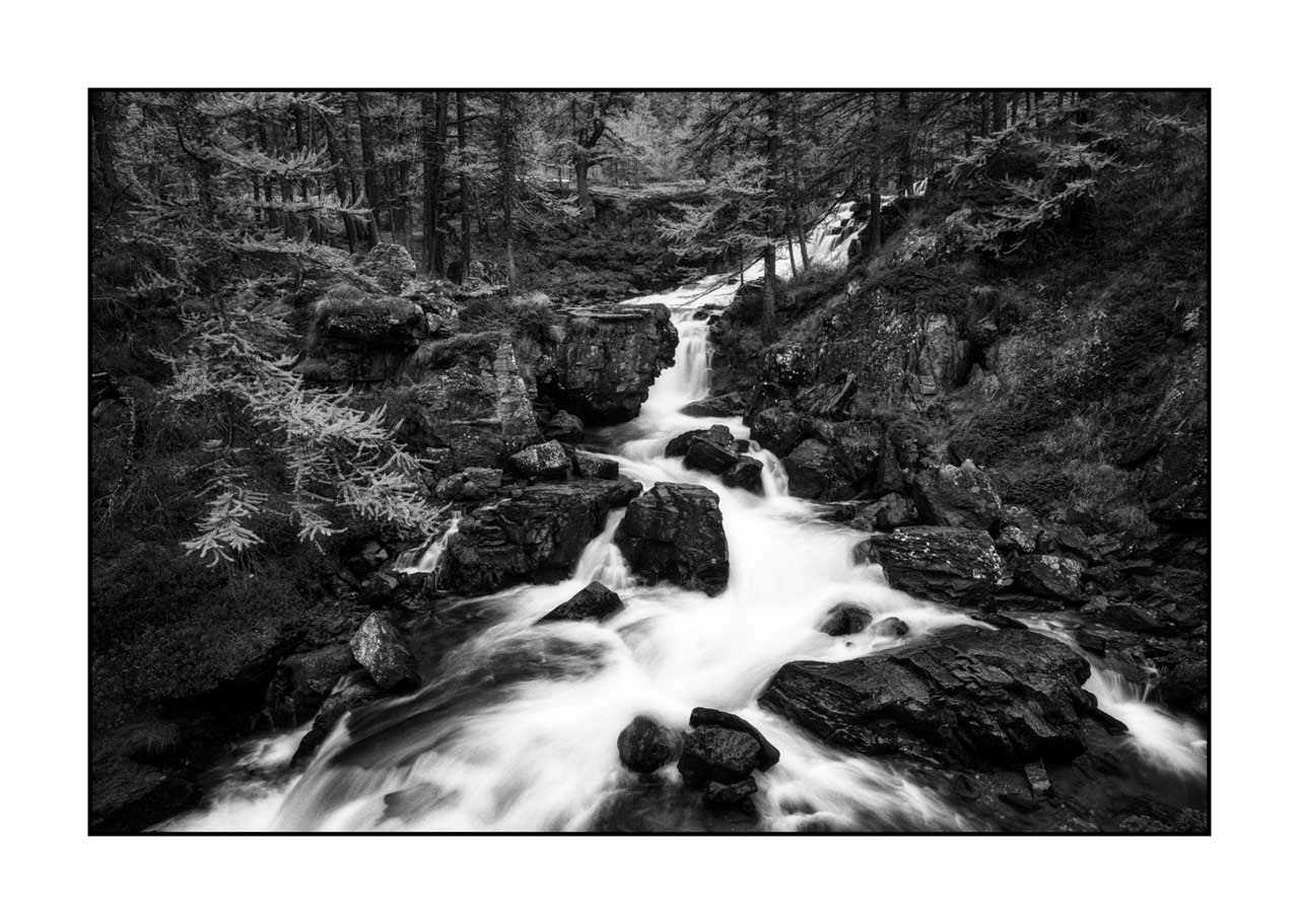 nuances-de-noirs-et-de-blancs/083-paysages-noir-et-blanc-vallee-de-la-claree/fr/10-paysage-vallee-de-la-claree-noir-et-blanc-2015-32B