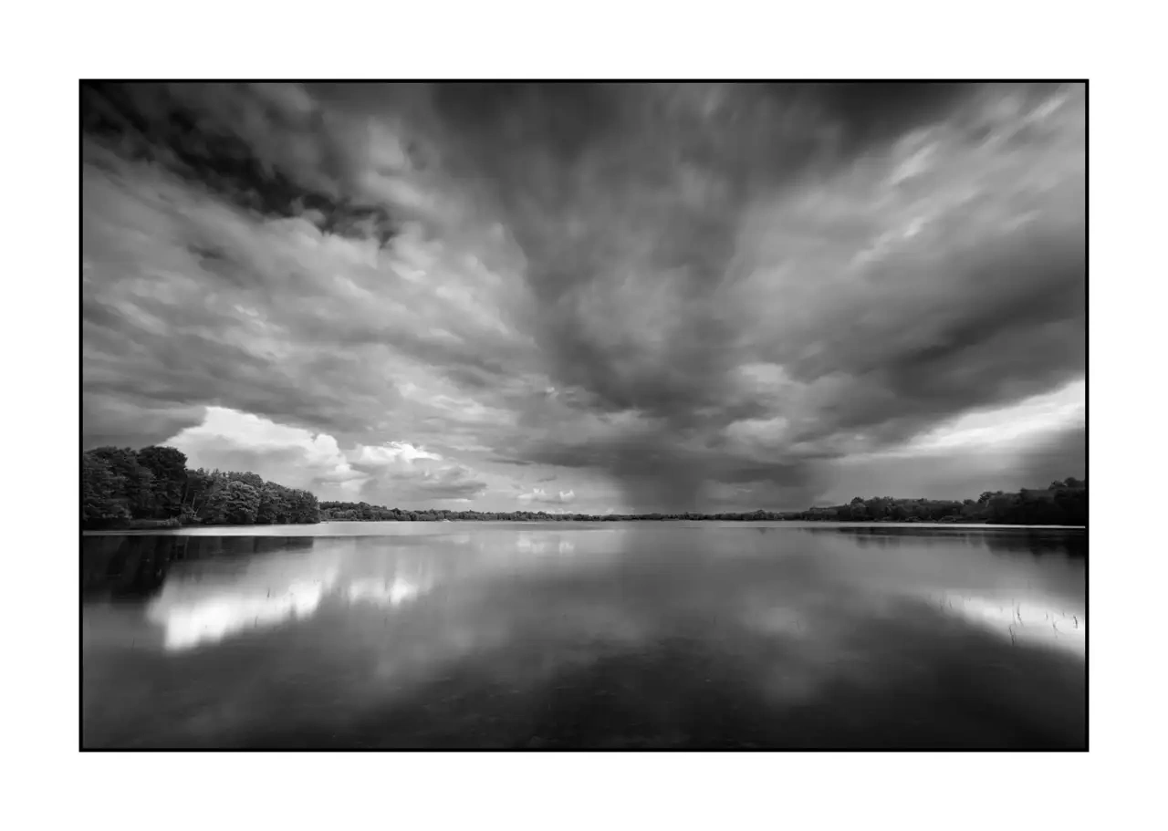 nuances-de-noirs-et-de-blancs/088-le-souffle-des-etangs-oublies-de-la-dombes/en/01-landscape-pond-dombes-2184-32B